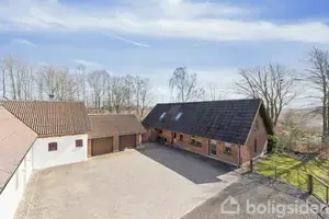 Landejendom på Bjerregårdvej 16, 7400 Herning