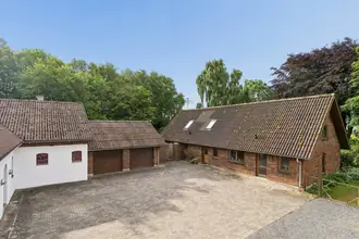 Landejendom på Bjerregårdvej 16, Hammerum, 7400 Herning