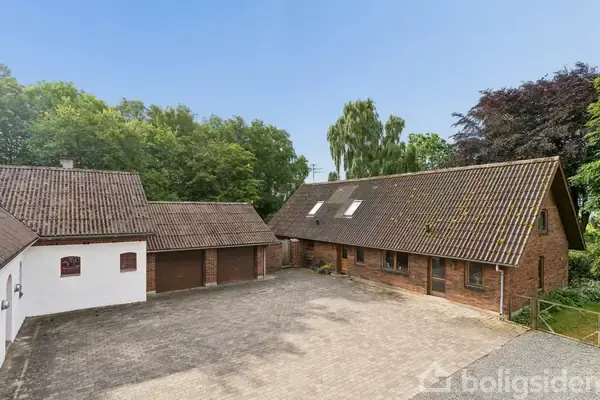 Landejendom på Bjerregårdvej 16, 7400 Herning