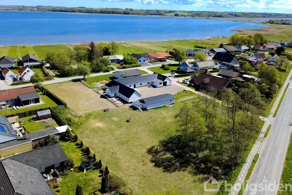 Landejendom på Valstedvej 7, 9240 Nibe