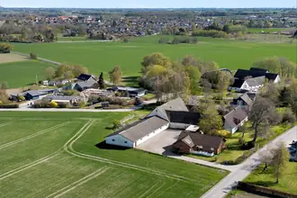 Landejendom på Møllevej 23, Birkede, 4130 Viby Sjælland
