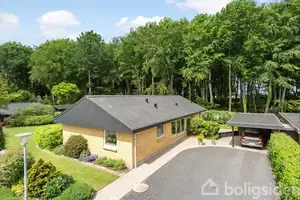 Villa på Ladehøjvej 44, 8831 Løgstrup