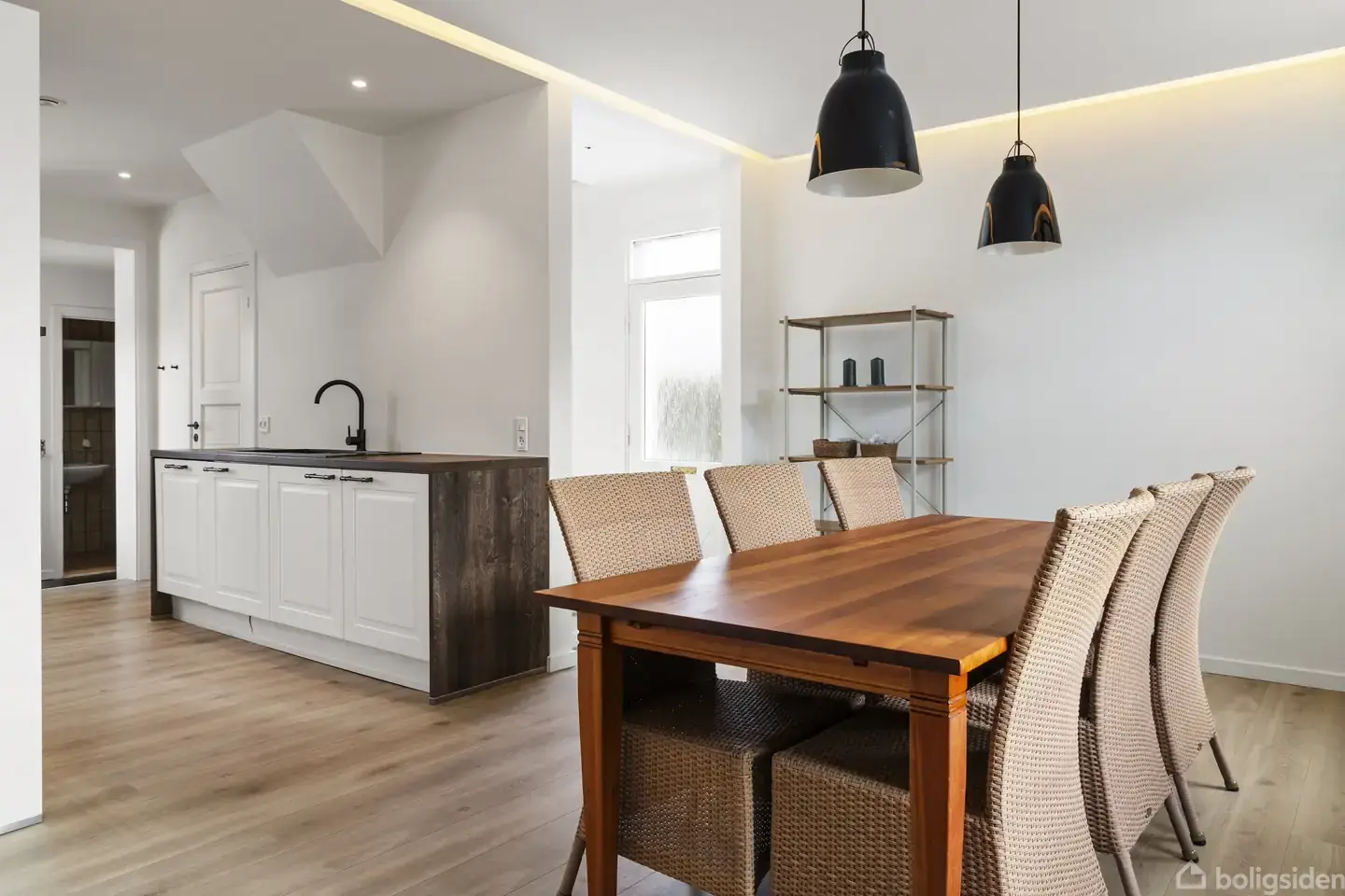 Klassisk villa med moderne komfort og skøn have i hjertet af Store Heddinge