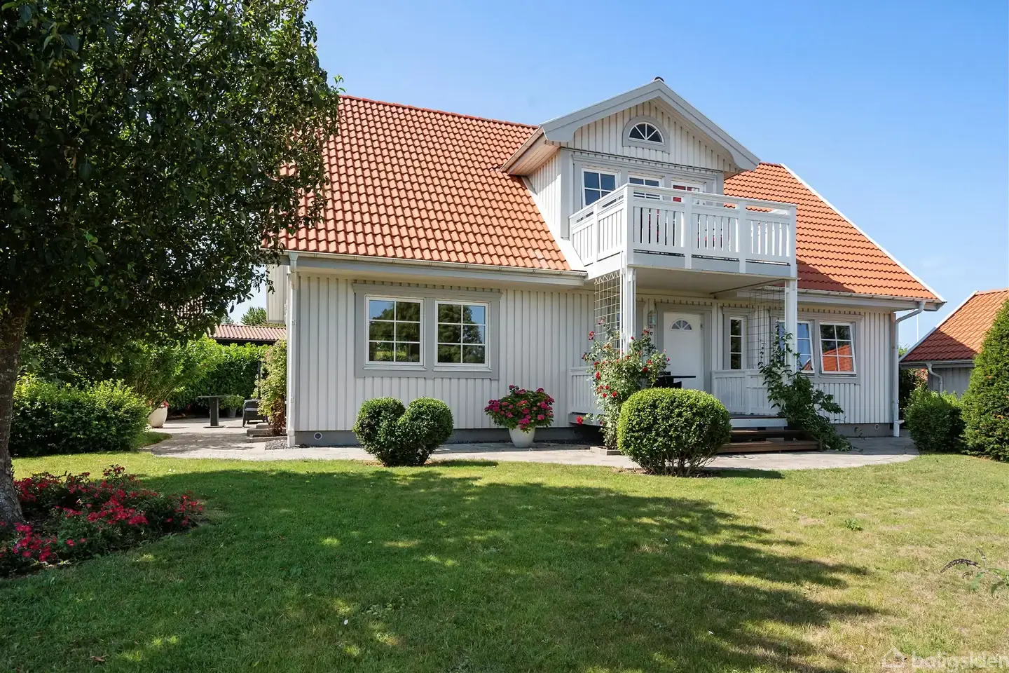 Casa, 197 m², terreno 1074 m²