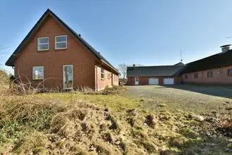 Landejendom på Vester Dørkenvej 10, Hindskov, 7323 Give