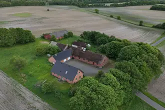 Landejendom på Vester Dørkenvej 10, Hindskov, 7323 Give