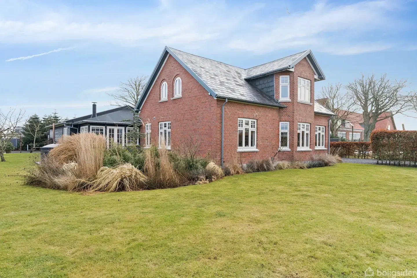 Arkitektonisk flot murermestervilla i Rindum