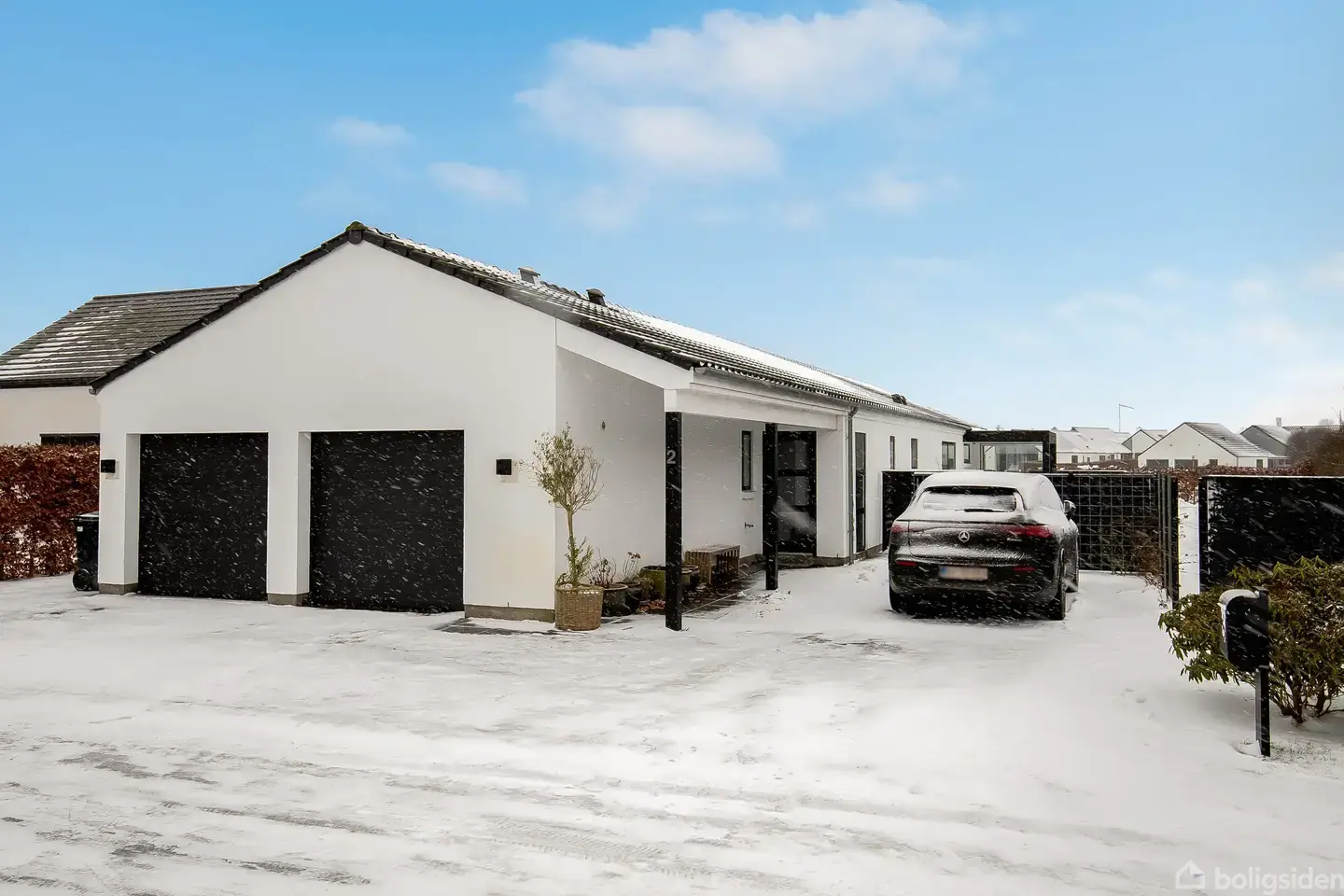 Flot tidsløs villa, med dobbelt garage