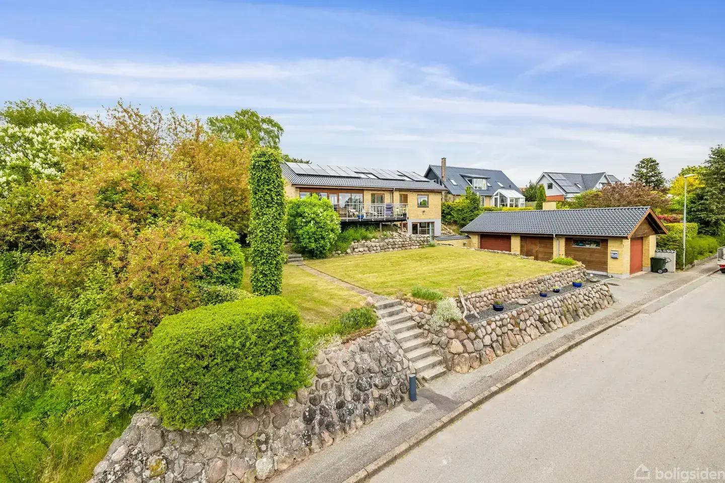 Stor og solid villa med dejligt udeliv i naturskønne Vrinners