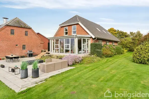 Landejendom på Nørre Snedevej 83, 8762 Flemming