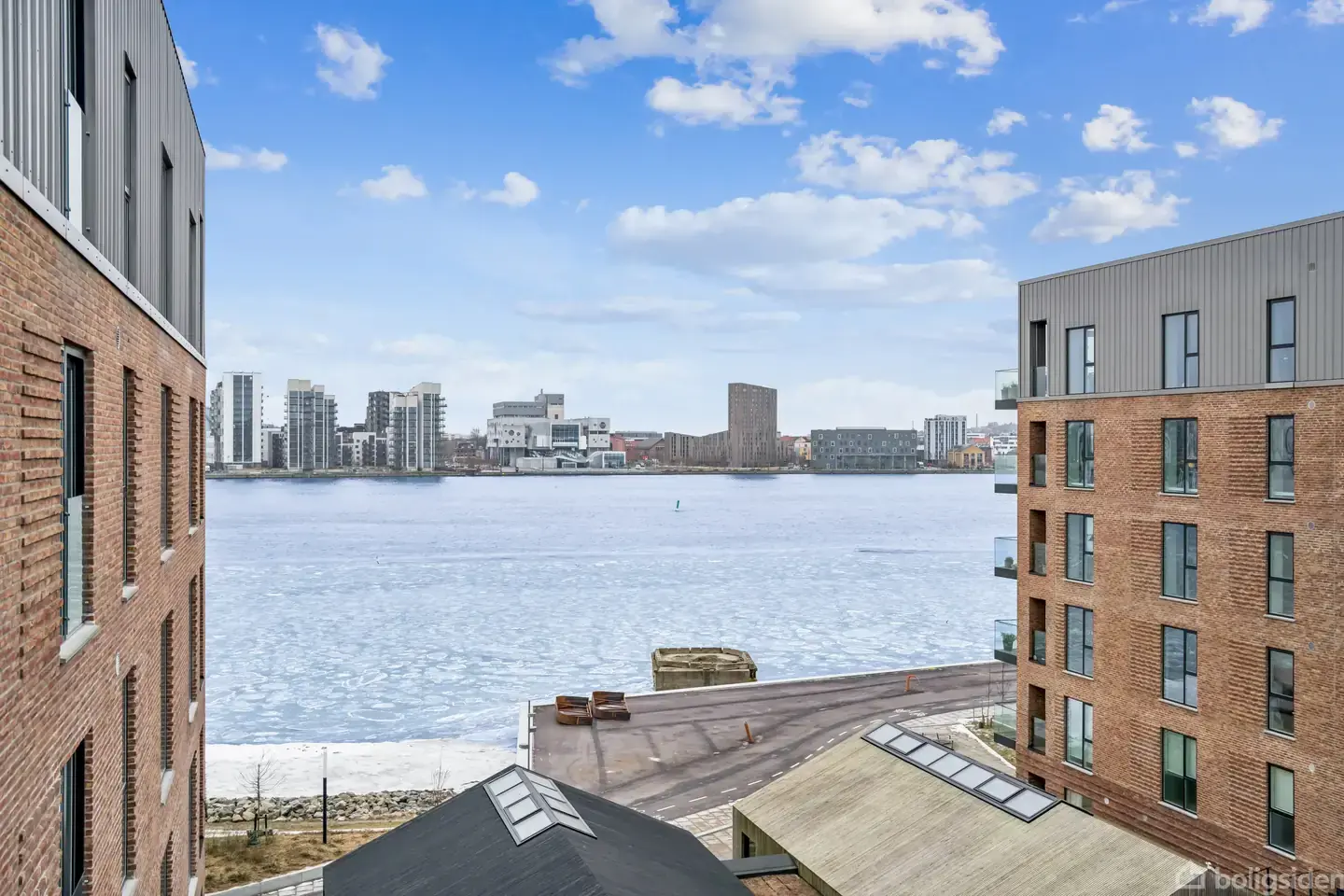 FLOT FIREVÆRELSES PÅ STIGSBORG BRYGGE - MULIGHED FOR TILKØB AF P-PLADS