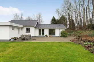 Villa på Middelfartvej 451, Vejrup, 5491 Blommenslyst