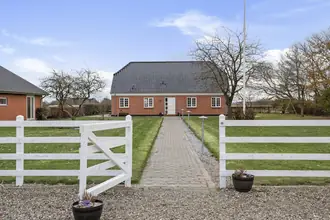 Landejendom på Fjembevej 45, 9352 Dybvad