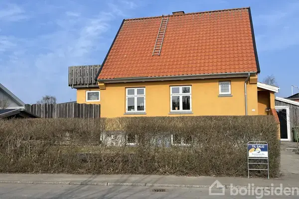 Villa på Fabriksvej 10, 3782 Klemensker