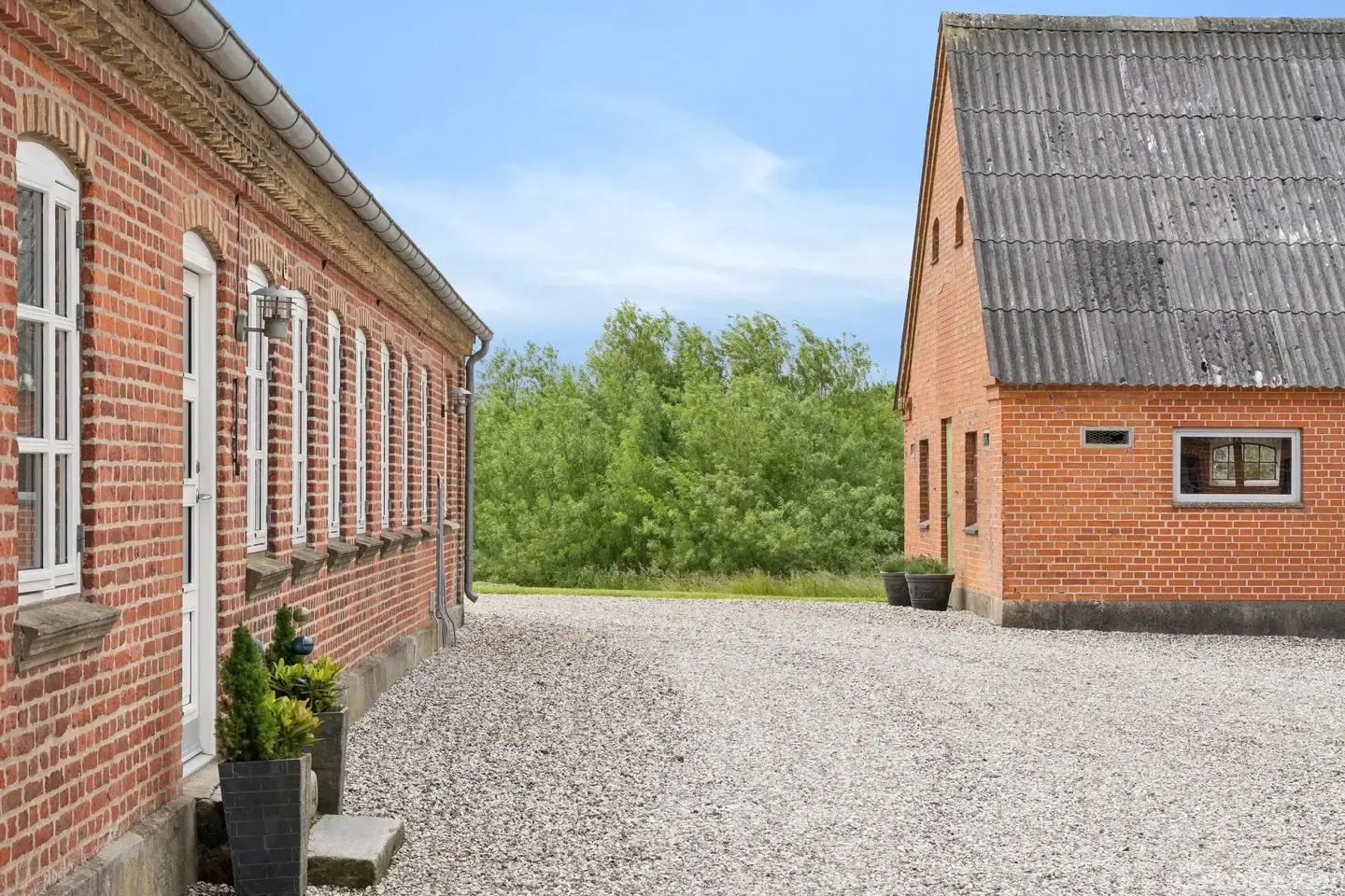 Landlig idyl med søudsigt, masser af plads og mange muligheder - Visning 4