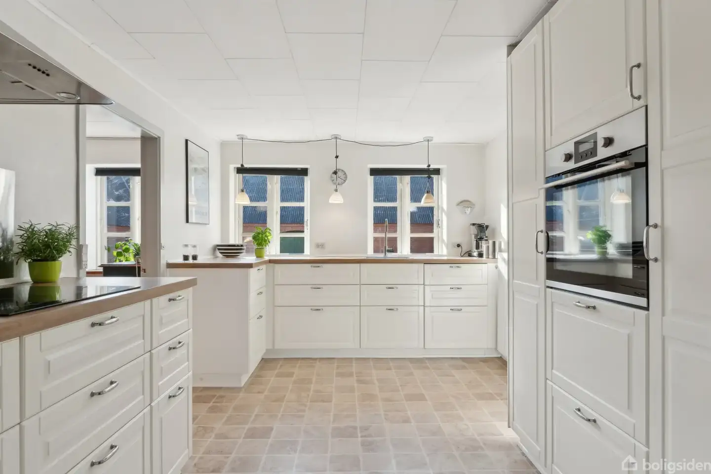 Landlig idyl med søudsigt, masser af plads og mange muligheder - Visning 5