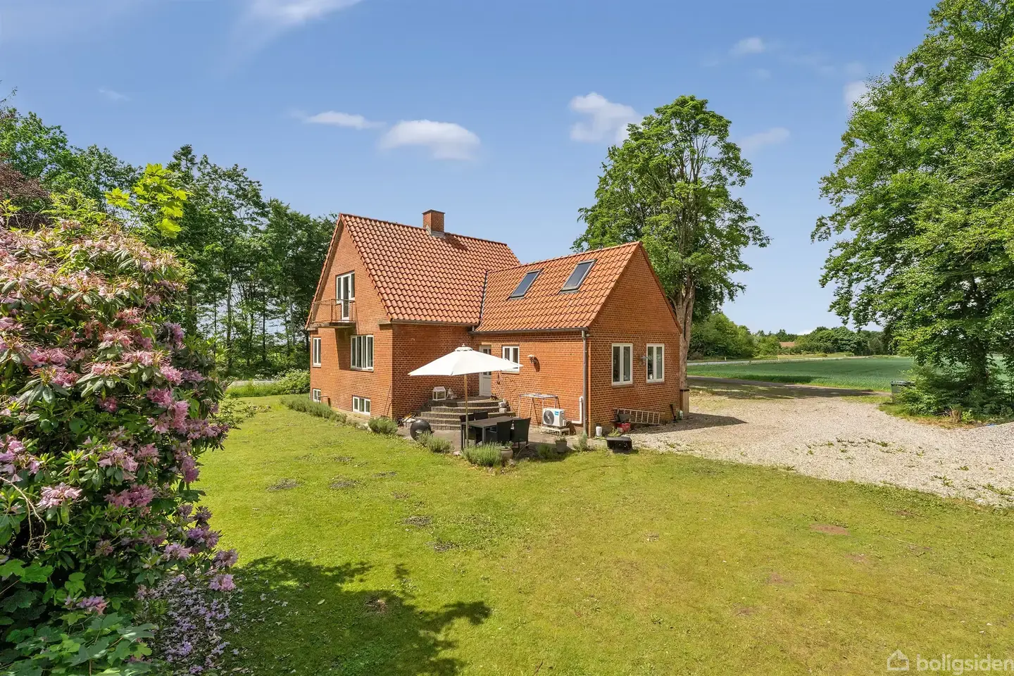 Hyggeligt hus på landet på stor naturgrund