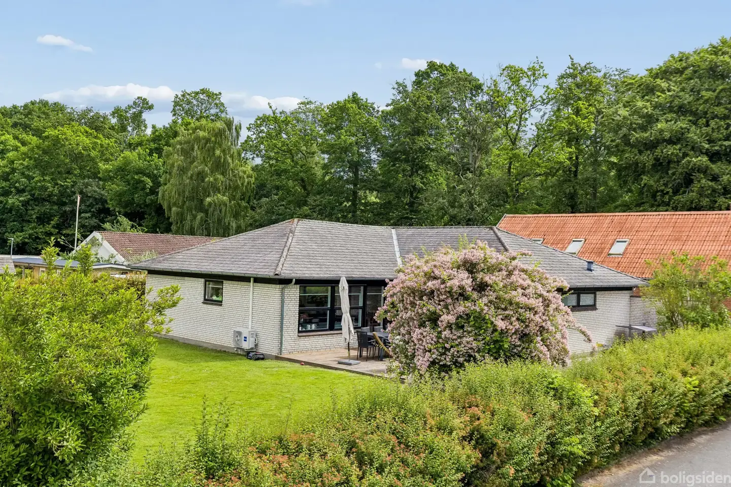 Indbydende moderniseret villa i attraktivt og børnevenligt kvarter