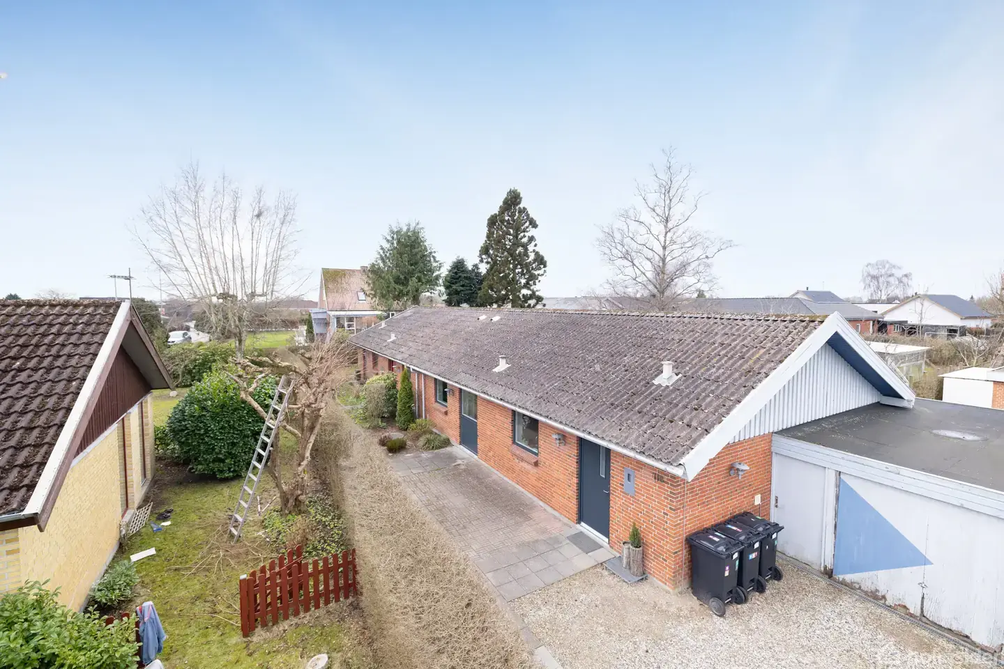 Halvt dobbelthus med god beliggenhed midt i Tilst