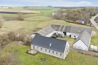 Landejendom på Vaarstvej 95, 9260 Gistrup