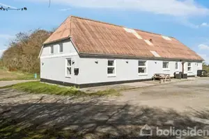 Landejendom på Sdr. Ringvej 60, 9480 Løkken