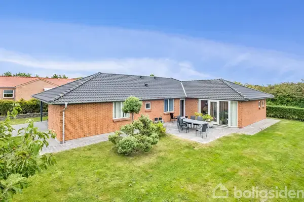 Villa på Østerløkken 86, 8381 Tilst