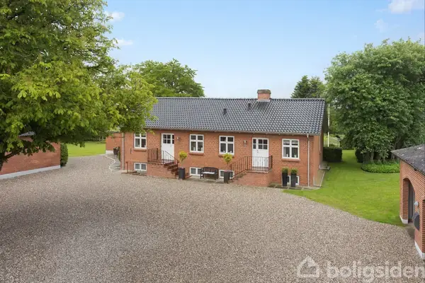 Landejendom på Randersvej 54, 8830 Tjele