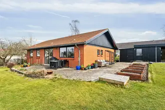 Villa på Holmstruphøjvej 125, Holmstrup, 8210