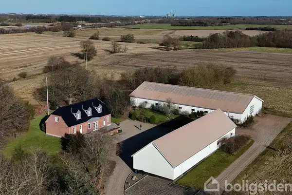 Landejendom på Vesterlindvej 38, 7400 Herning