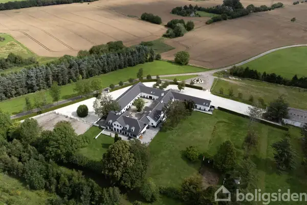 Landejendom på Oldvejen 2, 3480 Fredensborg