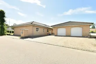 Villa på Åsbjerg 65, 7323 Give