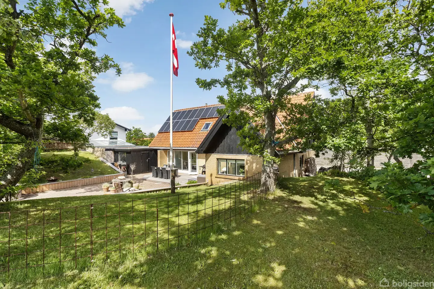 KLASSISK OG VELBELIGGENDE VILLA VED BYFOGEDSKOVEN