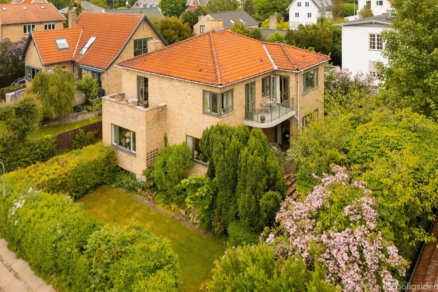 Herskabelig villaidyl i hjertet af Gentofte.