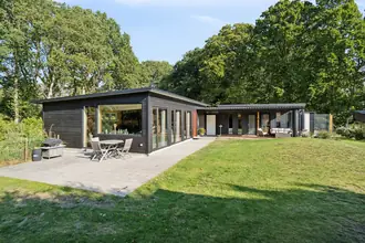 Fritidshus på Fælledvej 14, Fjellerup Strand, 8585 Glesborg