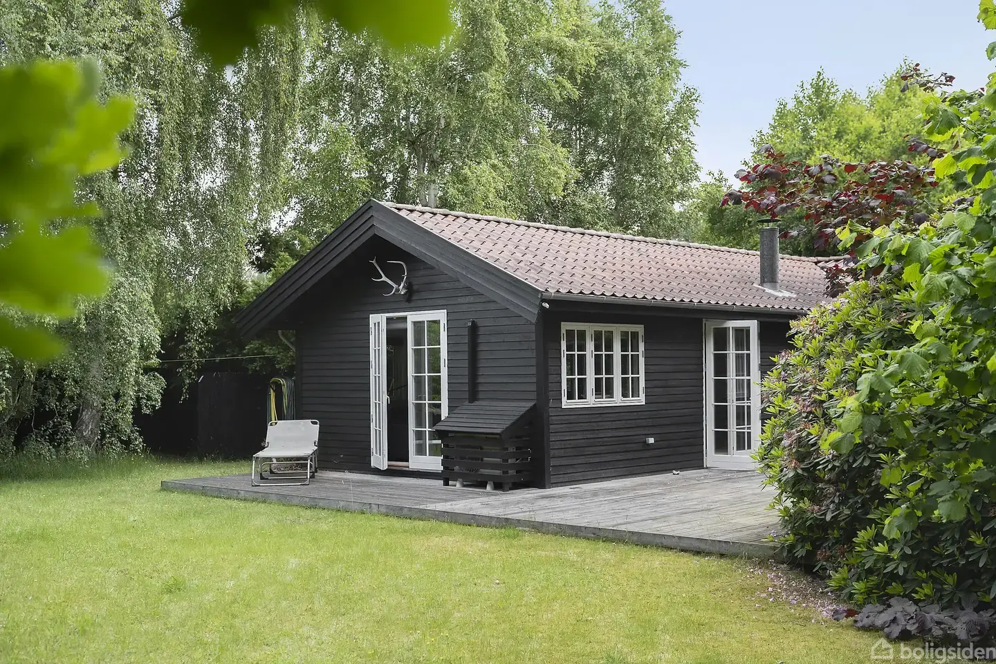 Klassisk Hornbæk sommerhus i gåafstand til nordkystens smukke natur - gennemgribende renoveret i 2005