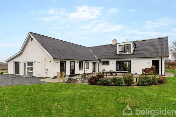 Landejendom på Lundbyvej 8, 7490 Aulum