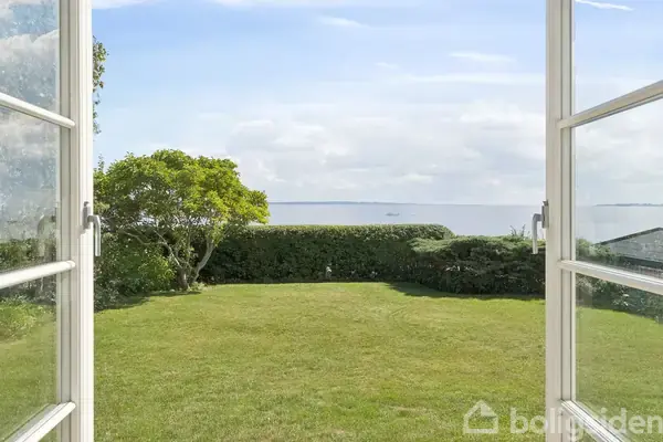 Villa på Strandvejen 106, 3070 Snekkersten