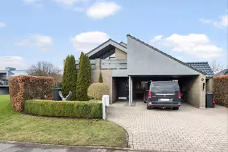 Куќа, 217 m², плац 1000 m²