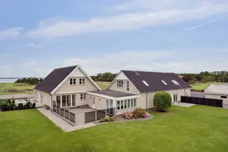 Villa på Ronæsbrovej 1, Ronæs, 5580 Nørre Aaby
