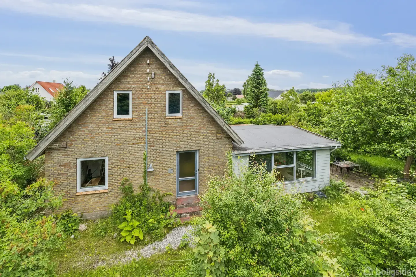 Rummelig villa med god placering og muligheder