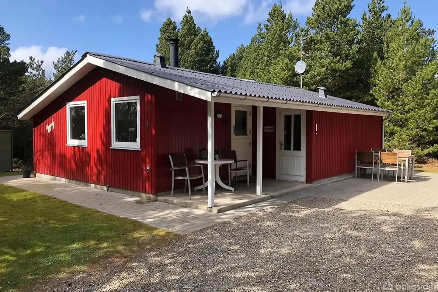 Hyggeligt fritidshus med attraktiv udlejning 151.634 kr., og skøn naturgrund på 2.500 m²!