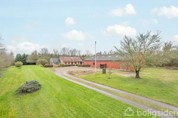 Landejendom på Egholtvej 4, 8850 Bjerringbro