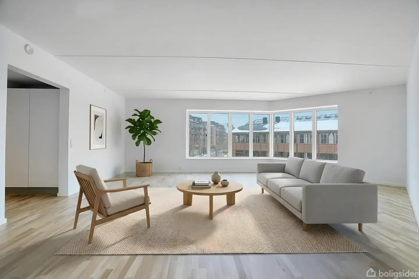 Fantastisk lejlighed med mange gode værelser, skønt lysindfald og solrig altan!