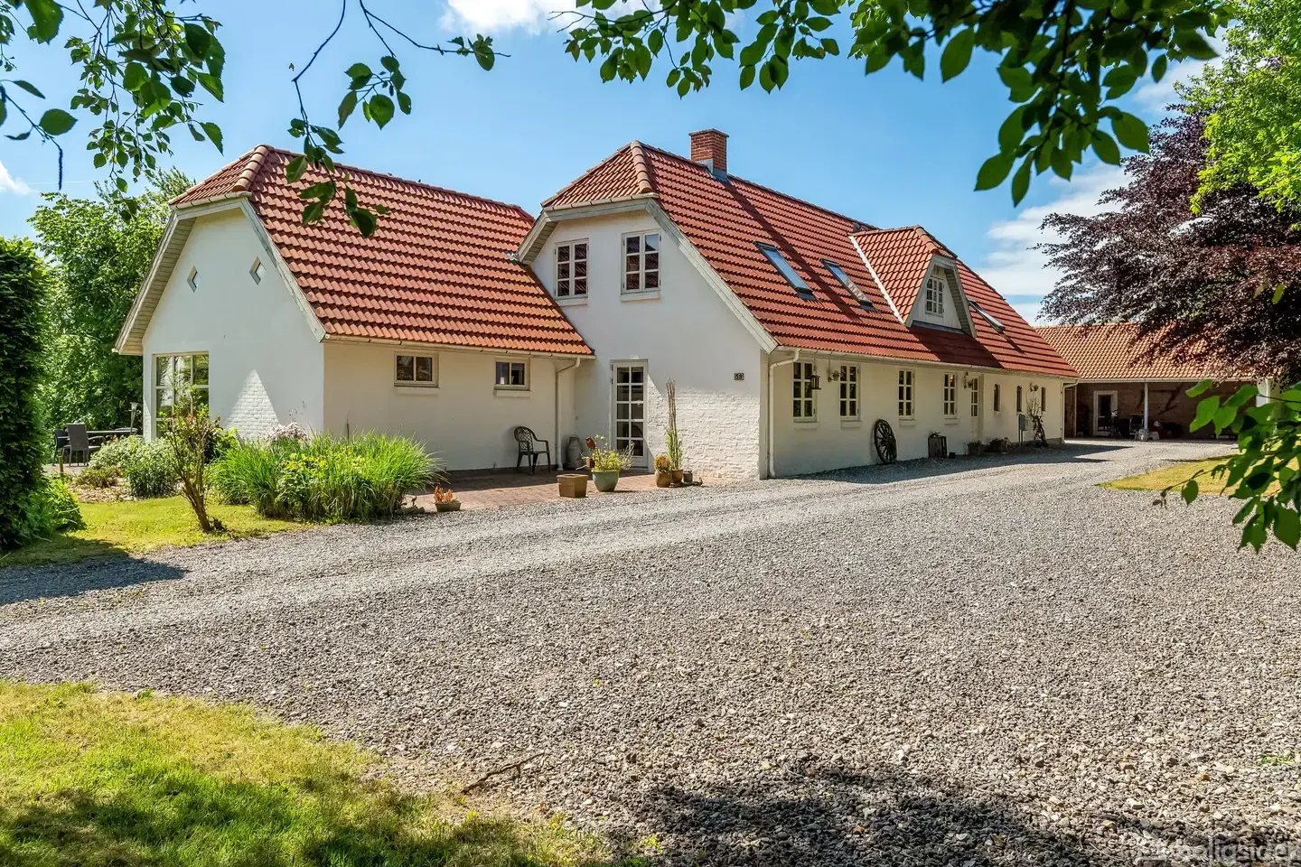 Unik landejendom med plads til erhverv, heste og hobby!
