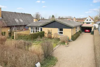 Villa på Skolevænget 5, Ølsted, 8723 Løsning