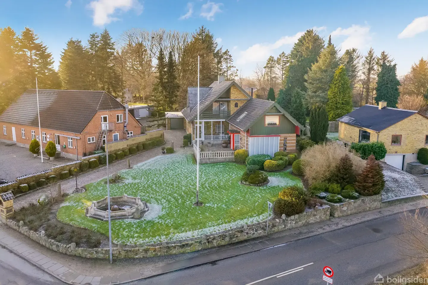 Stor villa med sjæl, ro og plads til familieliv