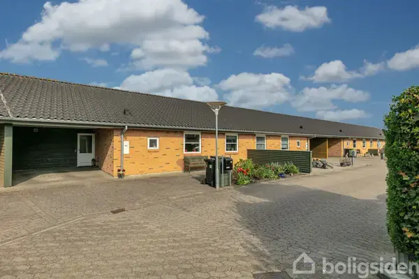 Utrolig flot Andelsbolig i 1 plan på 98 m2 samt tilhørende udhus/bryggers på 51 m2