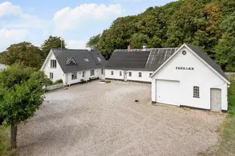 Landejendom på Uglehøjvej 1, 8831 Løgstrup