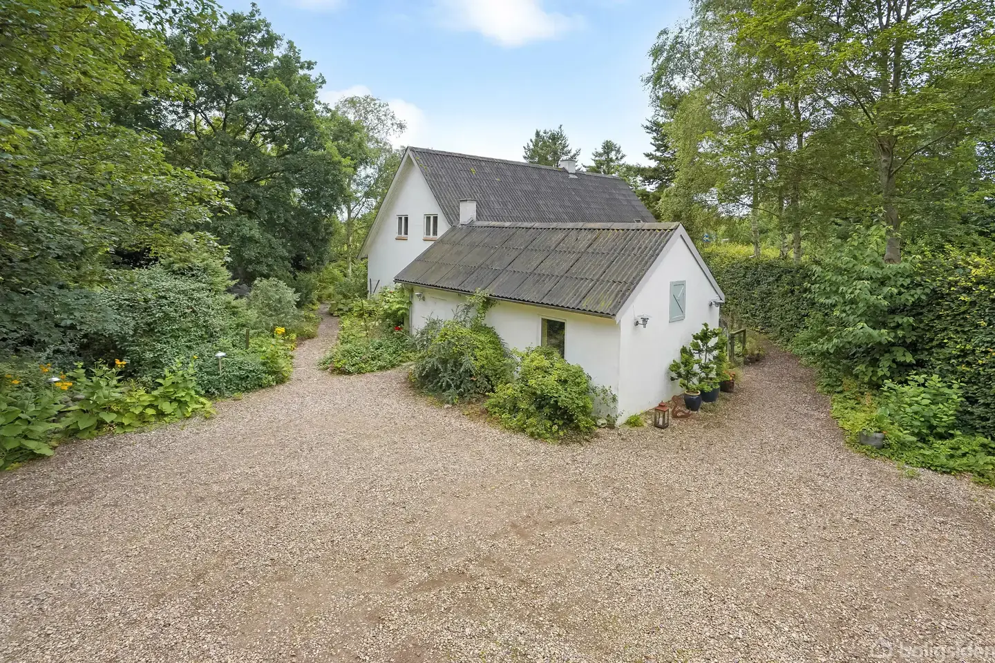 Familievenlig villa med stor have og en god garage