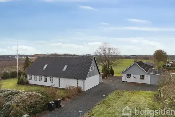 Landejendom på Funder Kirkevej 9, 8600 Silkeborg